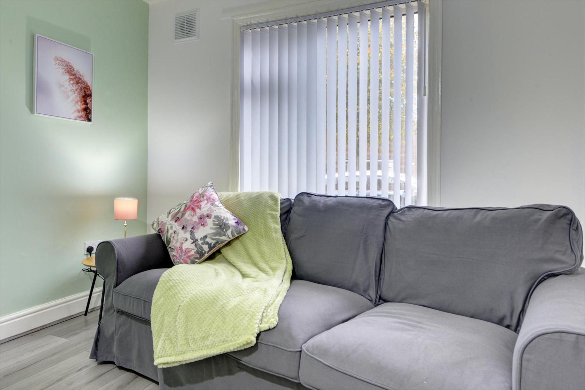 Stunning And Lovely 3 Bed House - Catch 22 Coventry Exterior foto